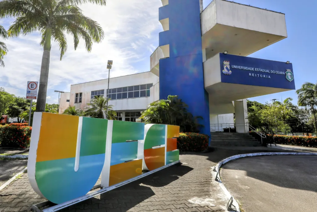 Fachadareitorialetreiroclose 2 1024x683.webp.webp