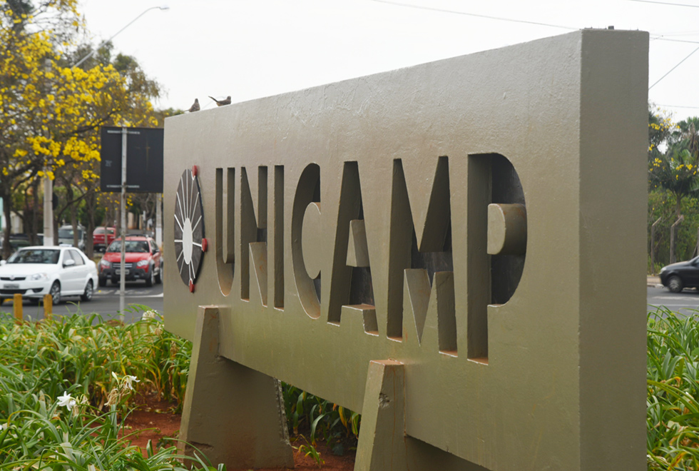 Entrada da unicamp 20150824 1 placa arco upa scarpa ajs 1698 0.jpg