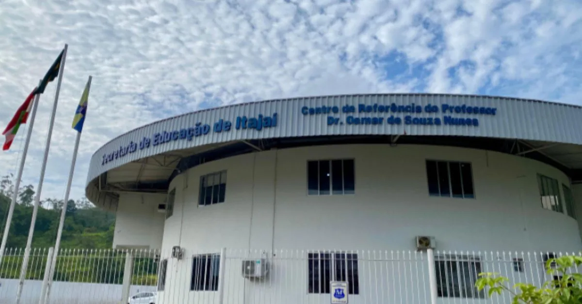 Educacao itajai.webp.webp