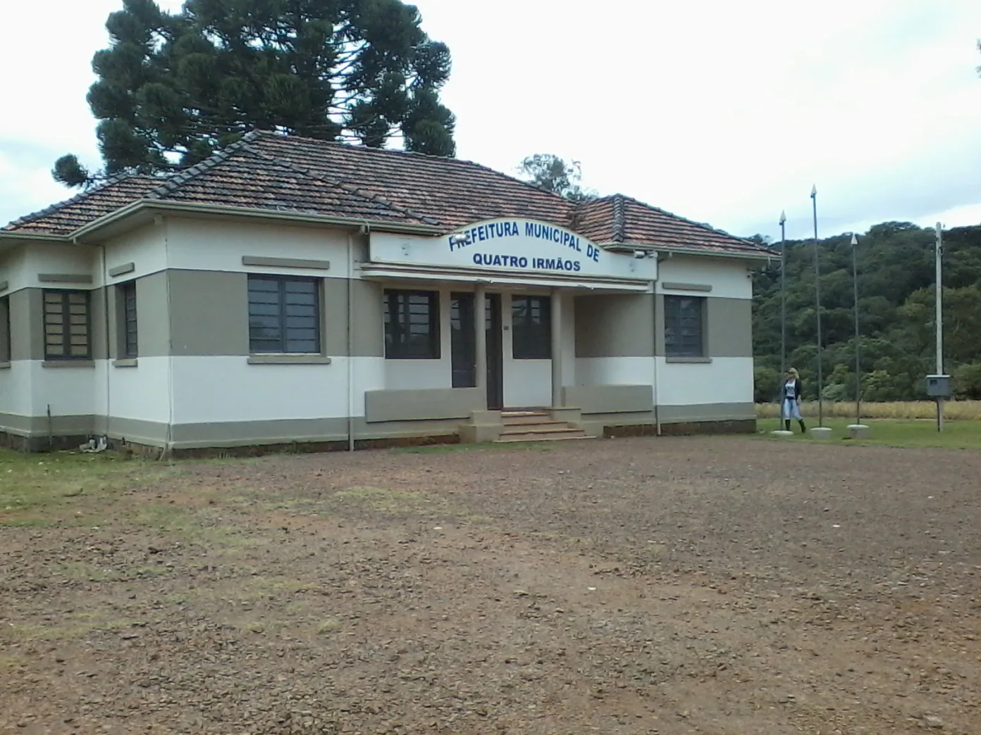 Quatro Irmãos (RS): Processo Seletivo Simplificado Aberto para Monitor com 3 Vagas e Salário de R$ 1.817,16! Veja o Edital e Prepare se!