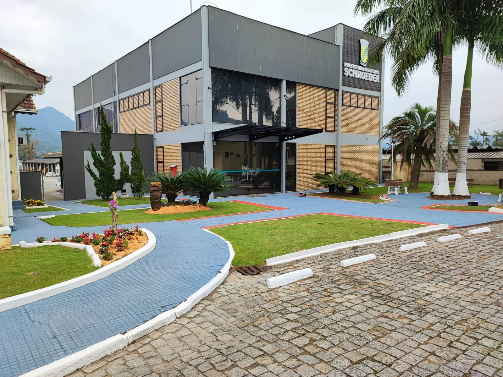 Processo Seletivo Schroeder SC 2026: Vagas para Servente, Auxiliar de Sala, Apoio Escolar e Professores com Salários de Até R$ 5.354,55