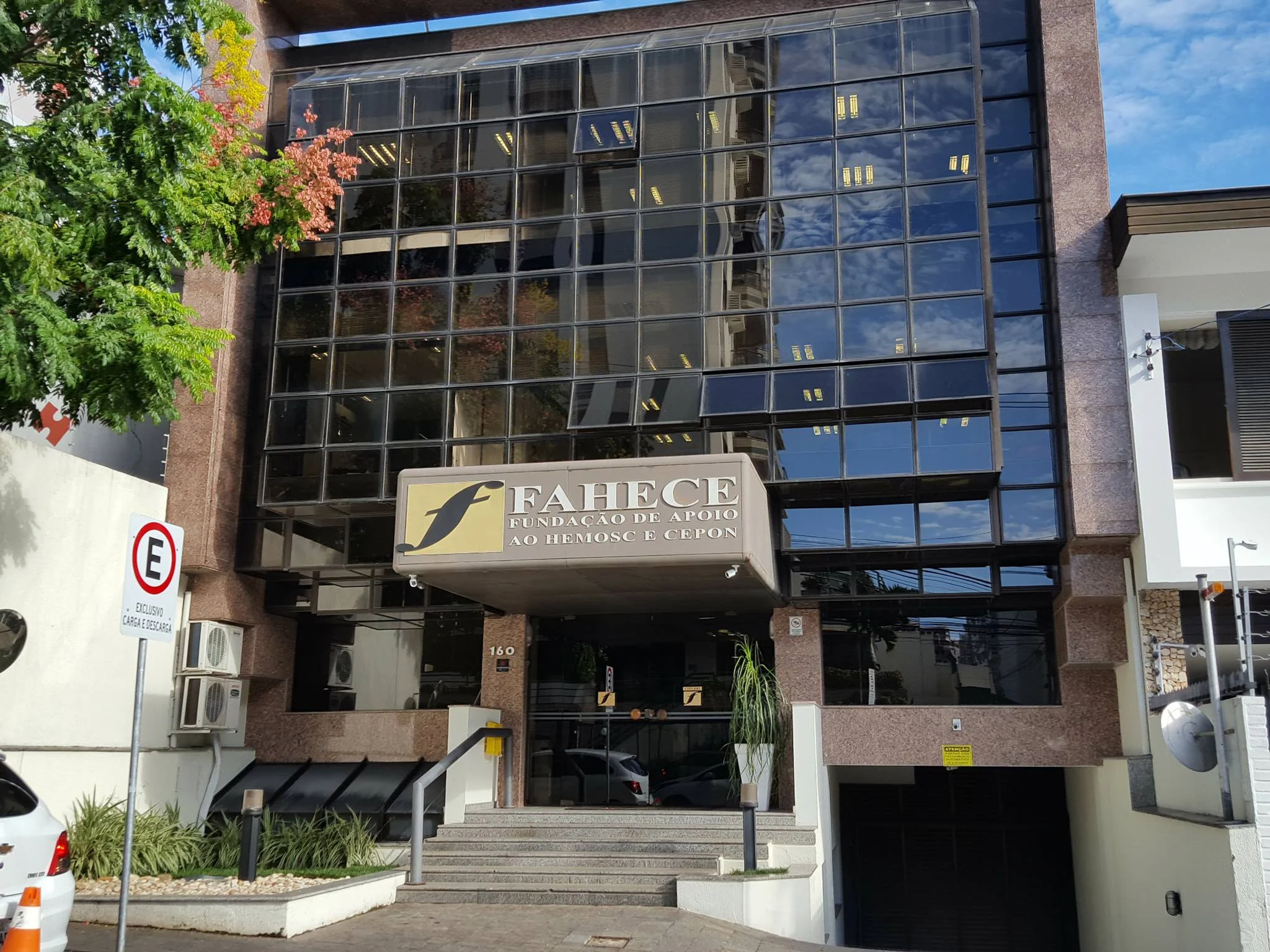 Processo Seletivo FAHECE/CEPON 2026: Quatro Editais Abertos em Florianópolis/SC com Salários de até R$ 10 Mil para Analistas, Médicos e Técnicos. Oportunidade Única para Concurseiros da Região Sul!