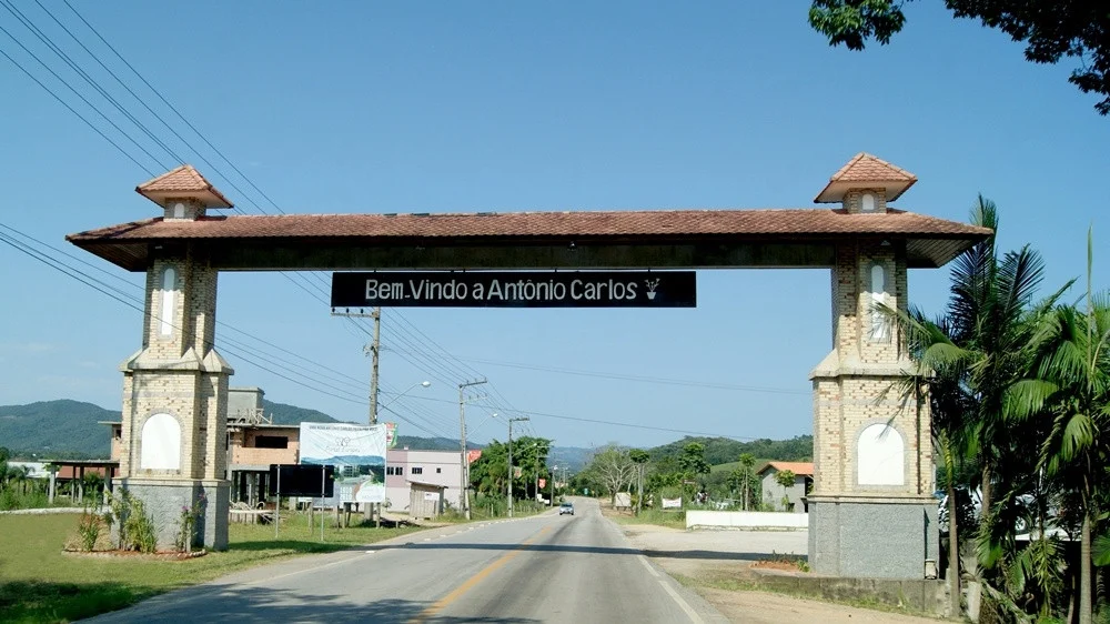 Concurso Prefeitura de Antônio Carlos SC 2026: Edital com Salários de R$ 15.691,55 e 17 Vagas Abertas para Mudar para Santa Catarina