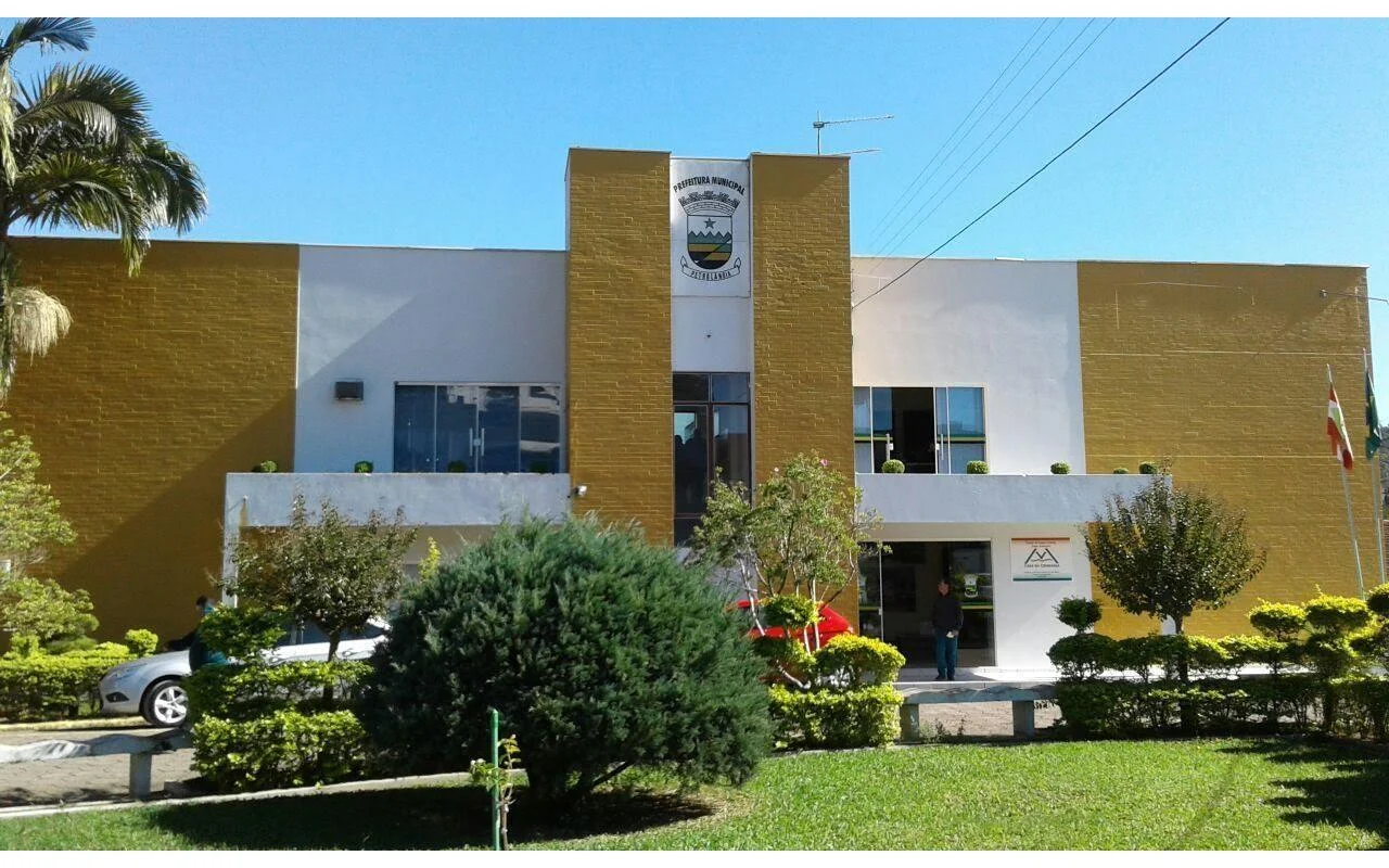 Petrolândia SC 2026: Processo Seletivo para Médico Veterinário e Operador de Equipamentos é Revogado, Abrindo Caminho para Novo Concurso Público em Santa Catarina