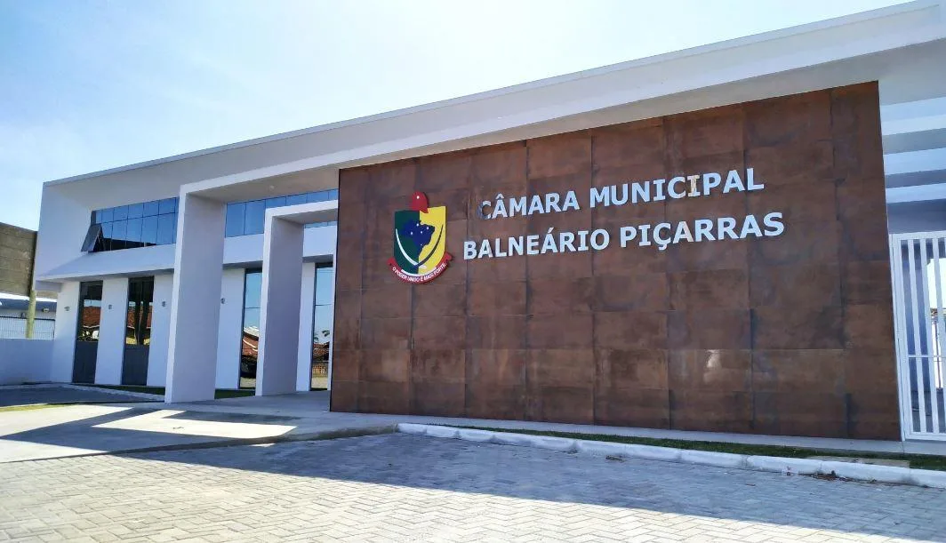 Concurso Câmara de Balneário Piçarras SC 2026: Nível Médio e Superior com Salários de Até R$ 6,3 Mil no Litoral Catarinense, Oportunidade Imperdível!