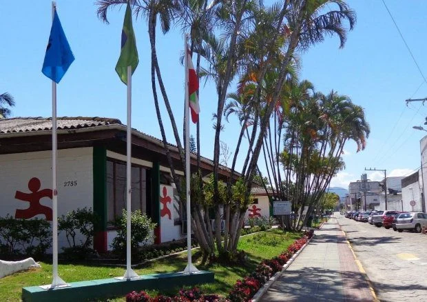 FCEE São José/SC Abre Seletivo com 26 Vagas e Cadastro Reserva: Salários Acima de R$10 Mil e Inscrições Gratuitas para Nível Fundamental e Superior