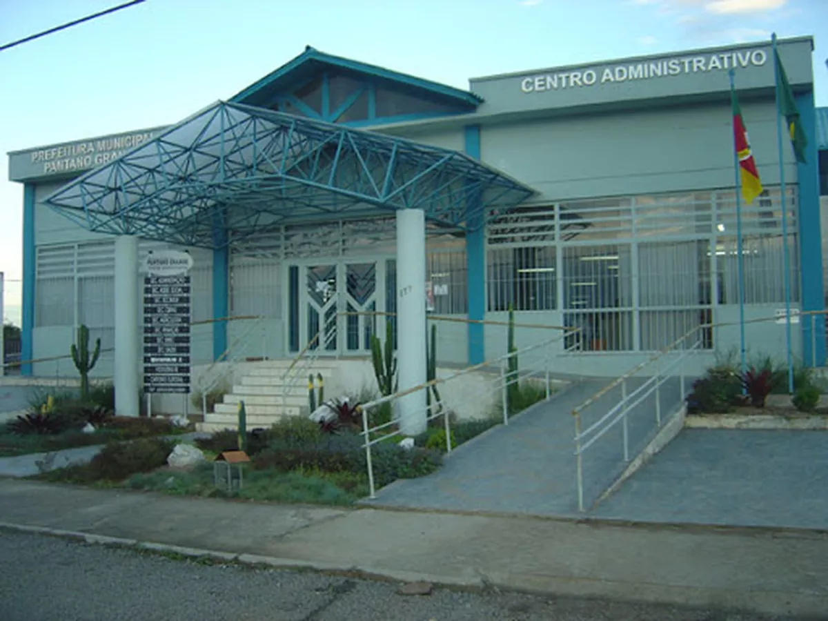 Prefeitura de Pantano Grande/RS Abre Seletivos para Motorista, Operador de Máquinas e Operário: Nível Fundamental e Salários de Até R$ 2.479,38!