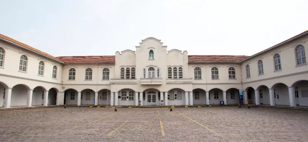 Urgente! Fundação InoversaSul Abre Processo Seletivo Emergencial para Auxiliar de Sala em Tubarão/SC com Inscrições Presenciais em Abril de 2026: Sua Chance no Serviço Público Catarinense!